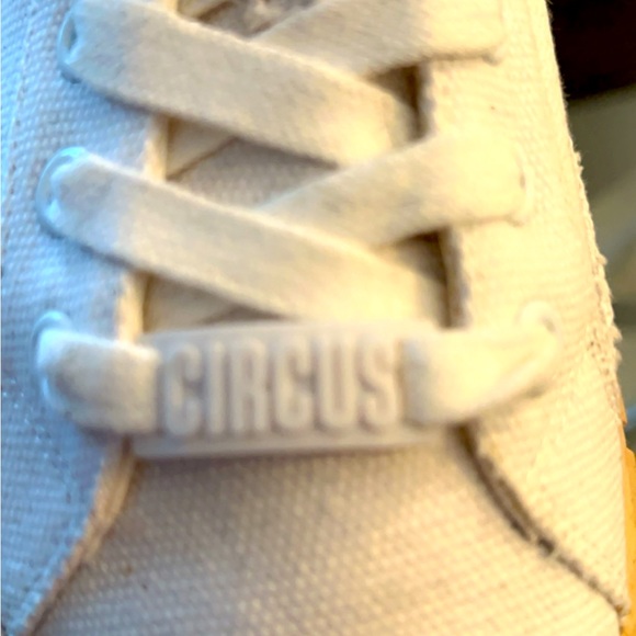 Circus-SamEdelman - Picture 4 of 8